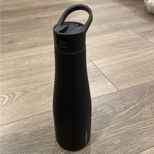 Lululemon water bottle thermos